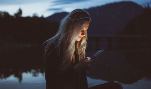 Holding_phone